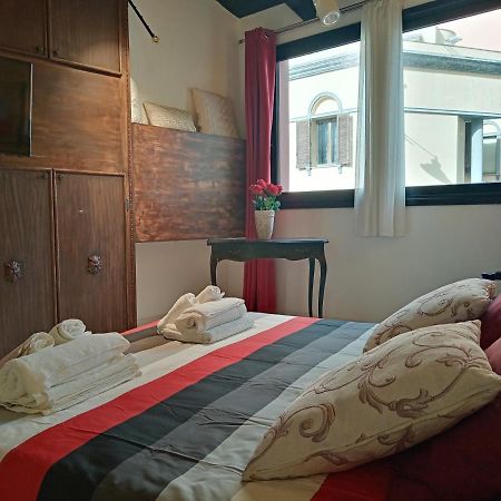 קליארי Einaudi 56 Guest House מראה חיצוני תמונה