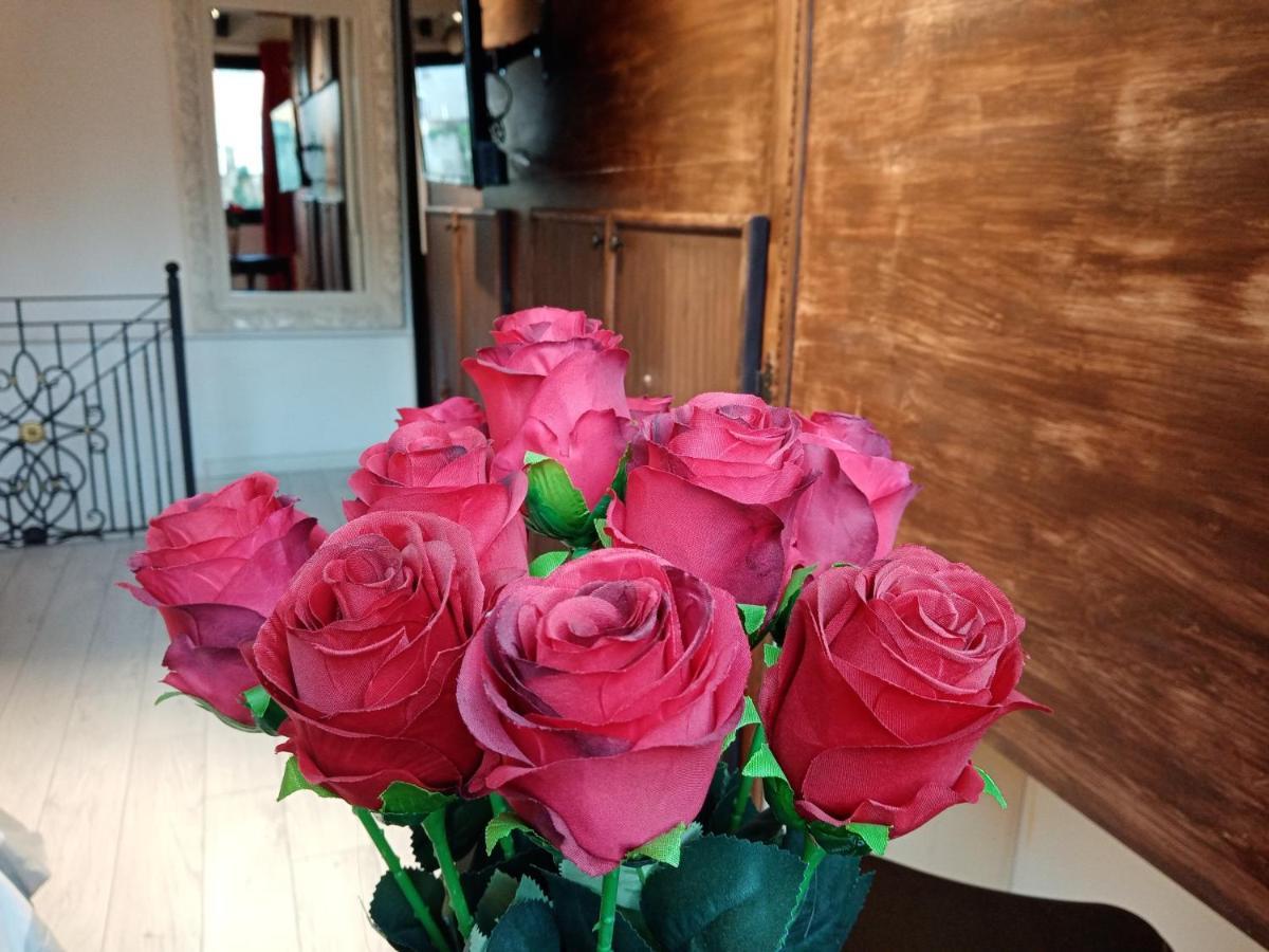 קליארי Einaudi 56 Guest House מראה חיצוני תמונה