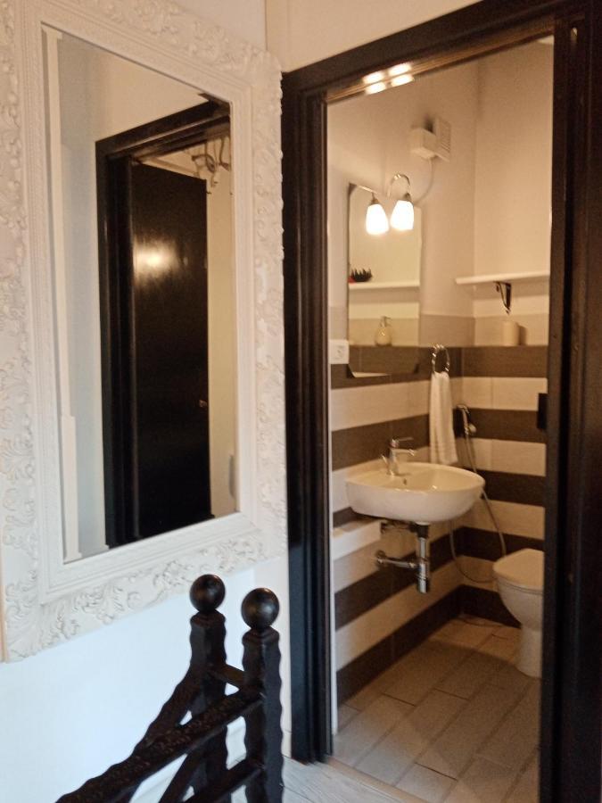 קליארי Einaudi 56 Guest House מראה חיצוני תמונה