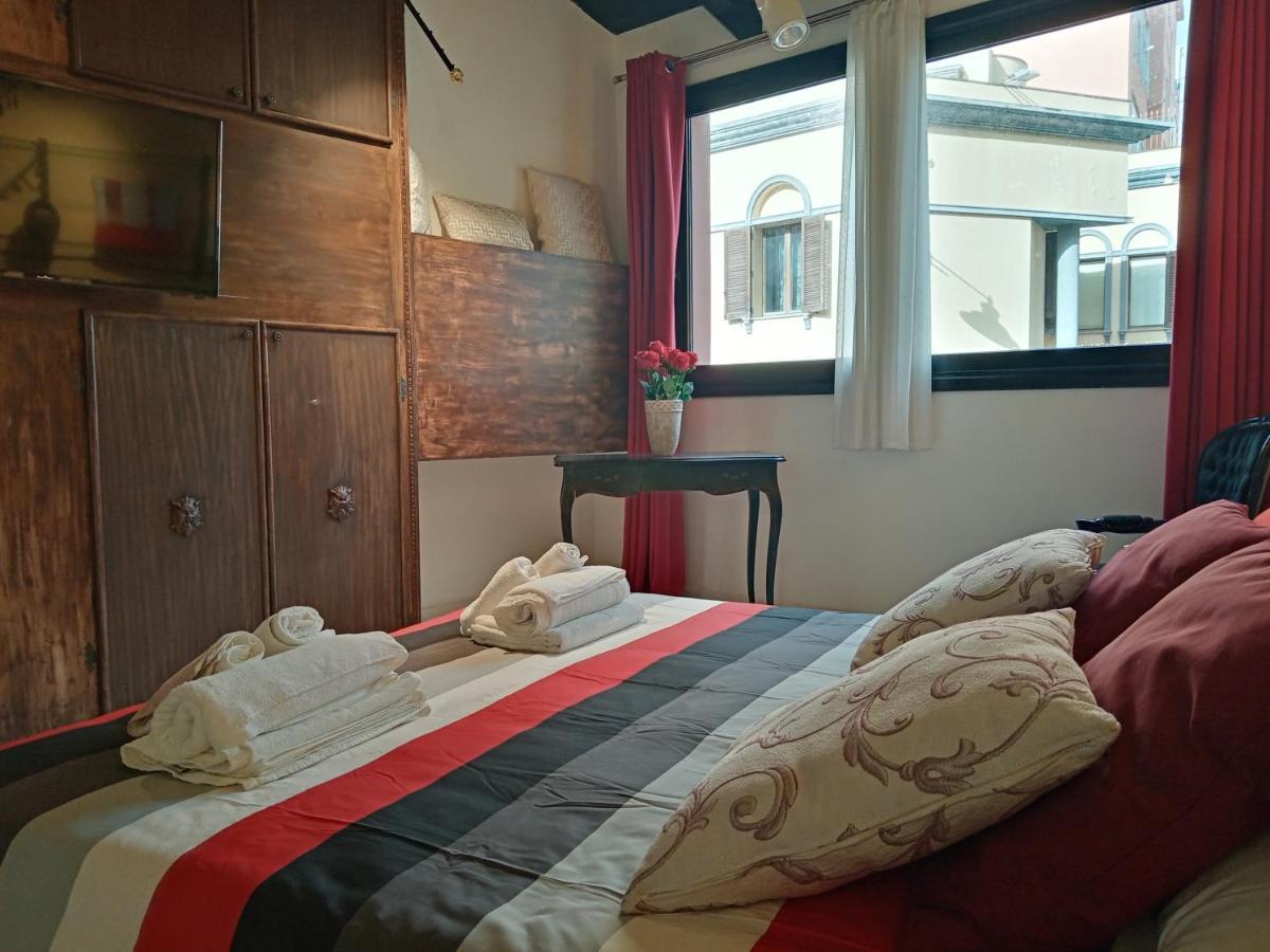 קליארי Einaudi 56 Guest House מראה חיצוני תמונה