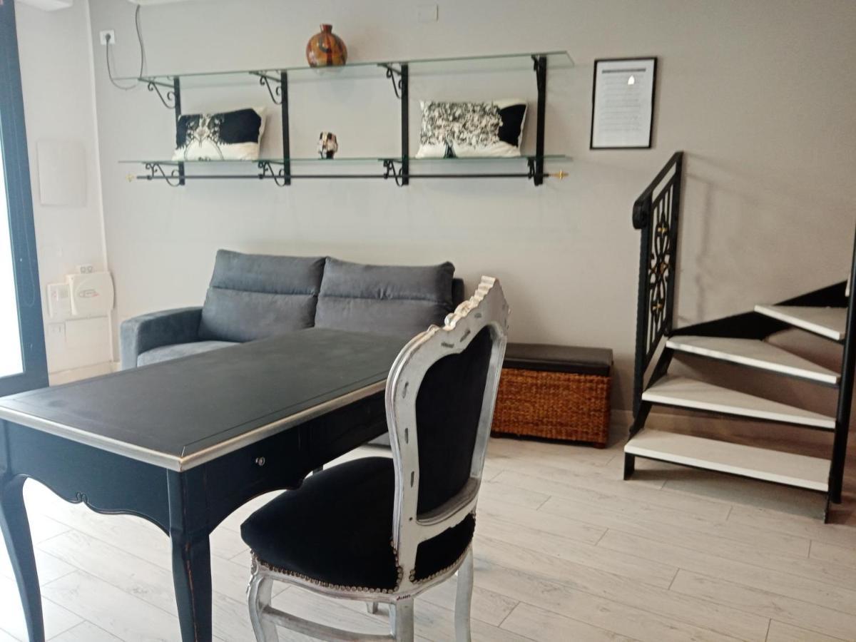 קליארי Einaudi 56 Guest House מראה חיצוני תמונה