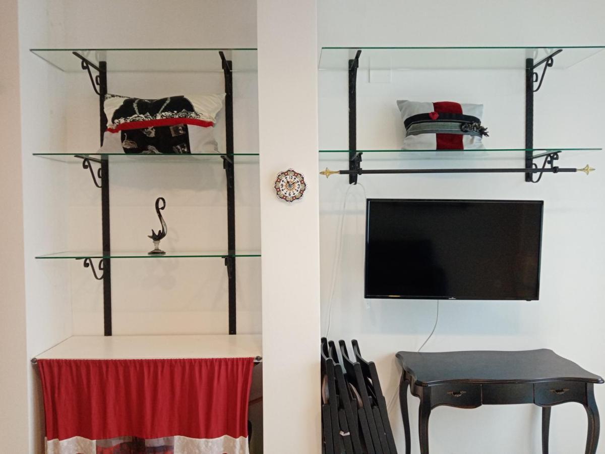 קליארי Einaudi 56 Guest House מראה חיצוני תמונה