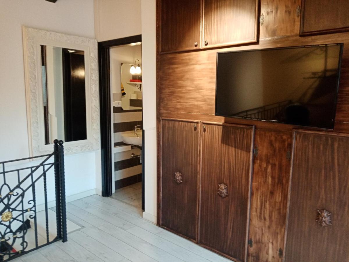 קליארי Einaudi 56 Guest House מראה חיצוני תמונה