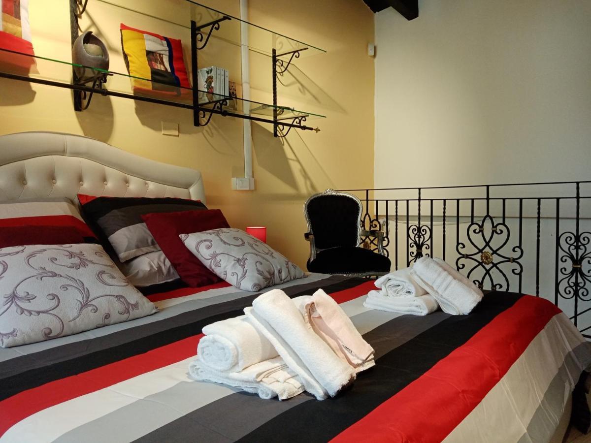 קליארי Einaudi 56 Guest House מראה חיצוני תמונה