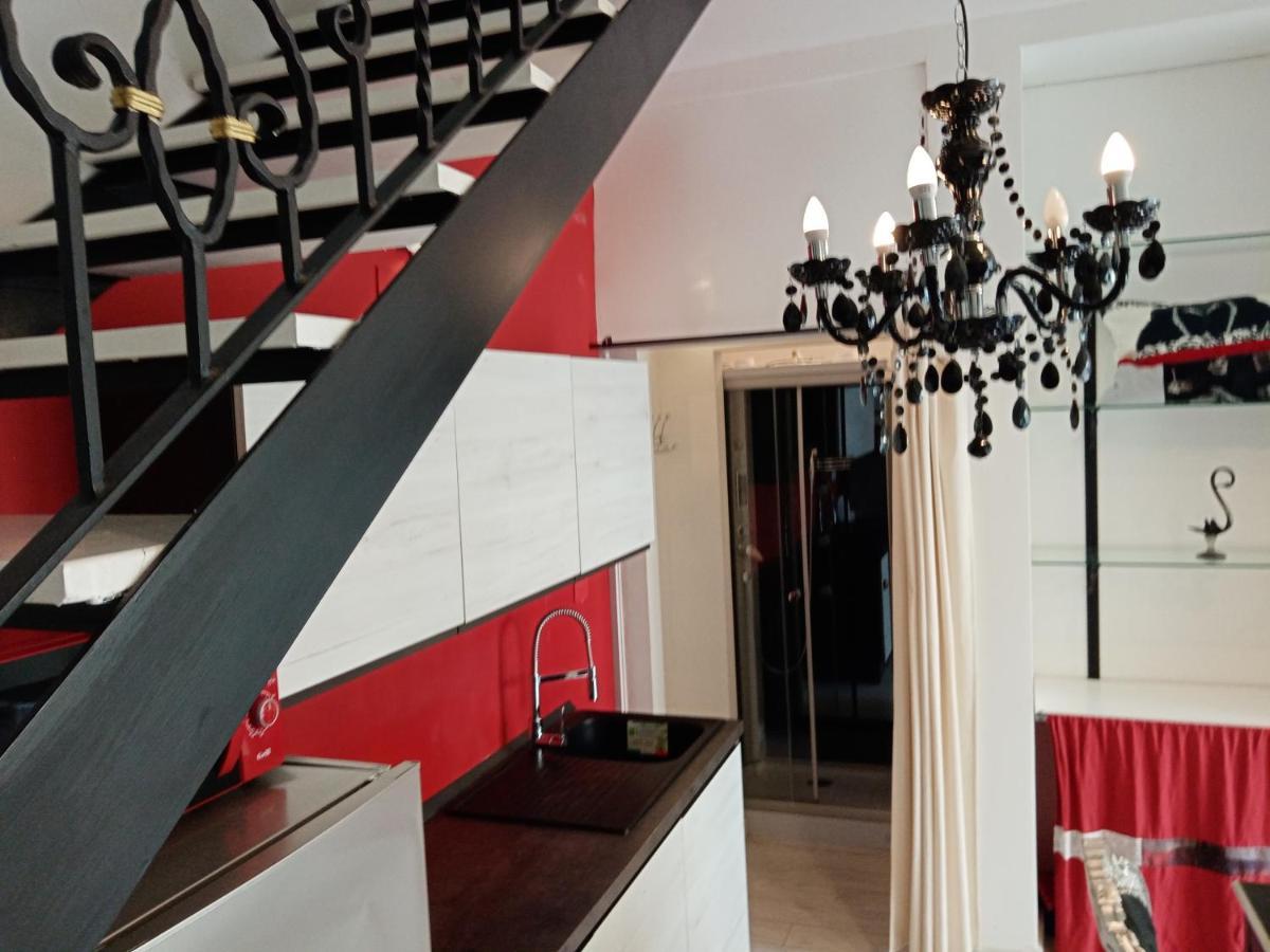 קליארי Einaudi 56 Guest House מראה חיצוני תמונה