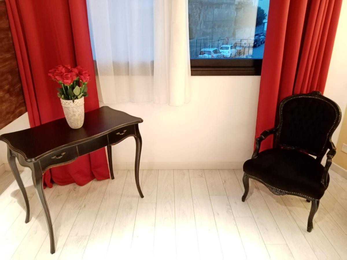 קליארי Einaudi 56 Guest House מראה חיצוני תמונה