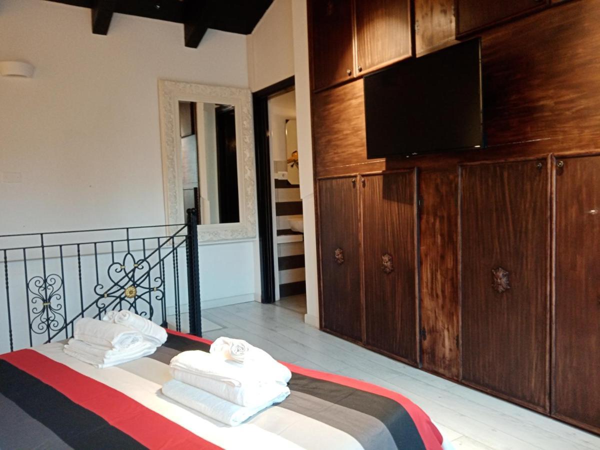קליארי Einaudi 56 Guest House מראה חיצוני תמונה